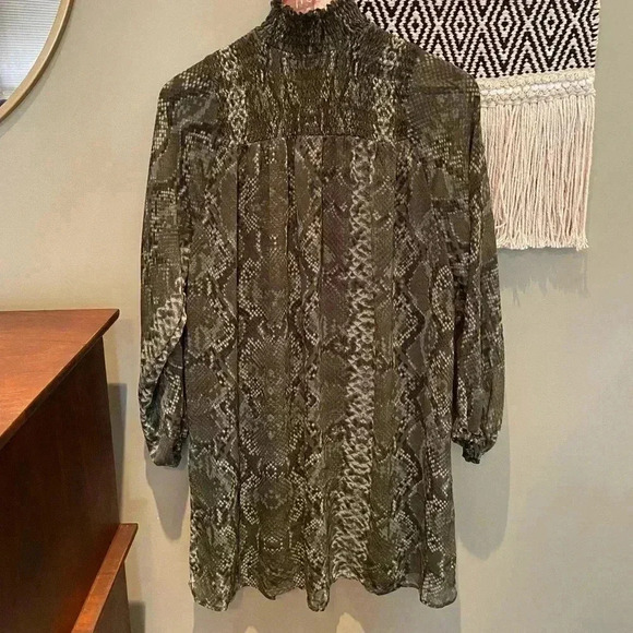 H&M OLIVE GREEN SNAKE PRINT TURTLE NECK DRESS 2 - Picture 2 of 3